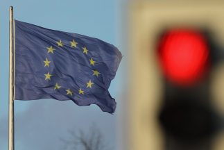 union-europea_323x216 la agencia ha pasado de estable a negativa la perspectiva del programa a medio plazo (MTN) de la UE, también con calificación de Aaa.