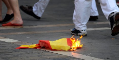 bandera_española_ardiendo