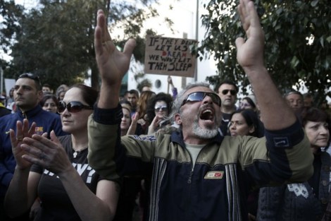 2013-03-18T162621Z_01_KAR13_RTRIDSP_3_EUROZONE-CYPRUS1363640642