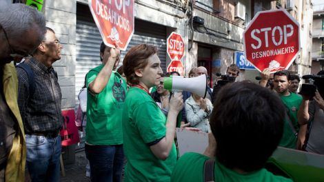 Ada Colau en un desahucio, en una foto de archivo.