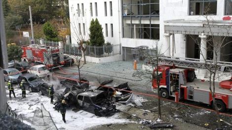 Nuevos-amenazas-edificios-publicos-Grecia_EDIIMA20130311_0198_4