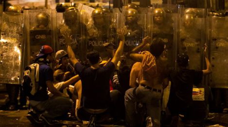 Cacerolazo-incidentes-protestas-proclamacion-Maduro_TINIMA20130416_0088_18