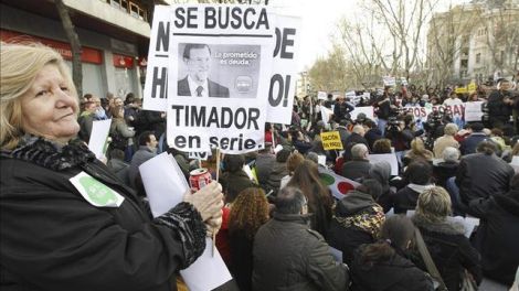 Policia-distancia-prudencial-escraches-domicilios_EDIIMA20130410_0738_13