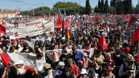 Imagen-protestas-Portugal-Captura-RTP_EDIIMA20130525_0267_13