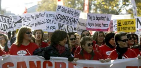 las-mareas-blanca-verde-y-roja-se-unen-hoy-por-primera-vez-en-madrid