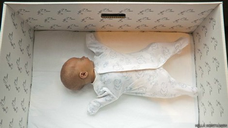 Por-qué-los-bebés-de-Finlandia-duermen-en-cajas-de-cartón