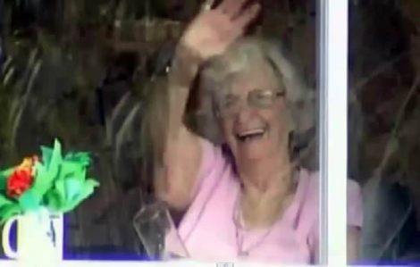 TINNEY-ABUELITA-DE-84-AÑOS-QUE-TE-HARÁ-SONREIR-EL-CORAZÓN