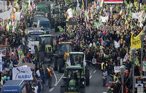 Miles-de-personas-protestan-en-Berlín-contra-el-TTIP-y-los-OGM