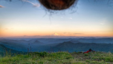 Nutscaping, la moda de sacar fotos a bellos paisajes con los testículos colgando