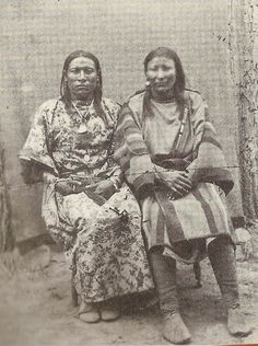 OSH-TISCH (IZQUIERDA) Y SU ESPOSA (DERECHA). FUENTE: BIPARTISAN REPORT